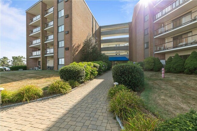 Primary Photo - 1204 Capella S