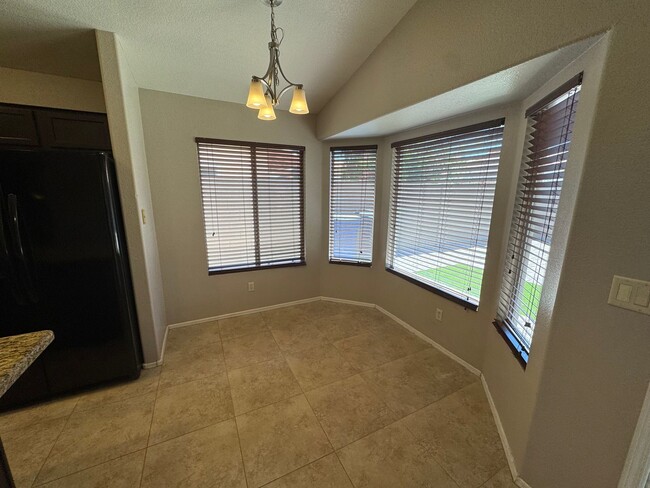 Building Photo - Beautiful & Cozy Chandler Home!