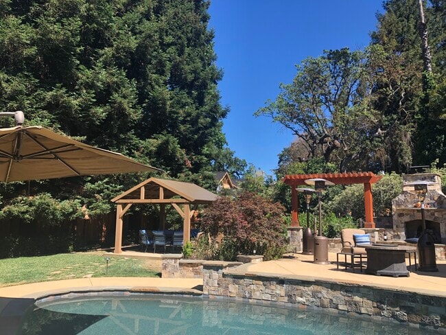 Building Photo - 125 Timberline Ct