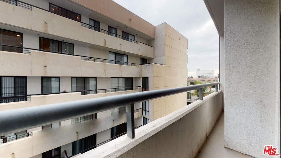 Building Photo - 10660 Wilshire Blvd