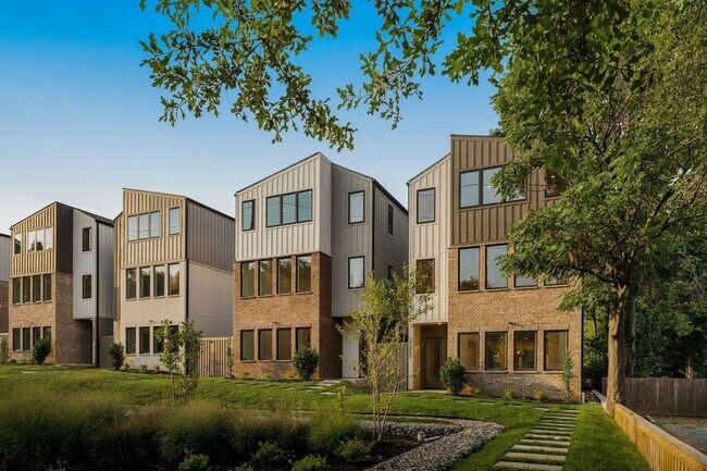 Building Photo - 2305 Eastland Ave