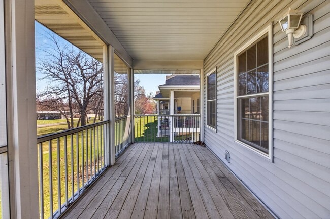 Building Photo - 3 Bedroom 3.5 bath