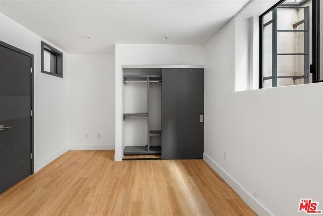 Building Photo - 616 N Fuller Ave