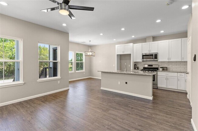 Building Photo - 5307 Groveton St