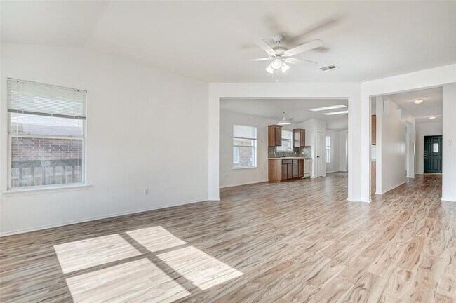Building Photo - 1305 4 Cabin Ct