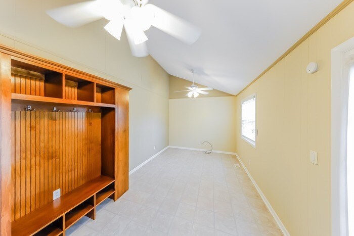 Building Photo - 2218 Cecille Dr SW