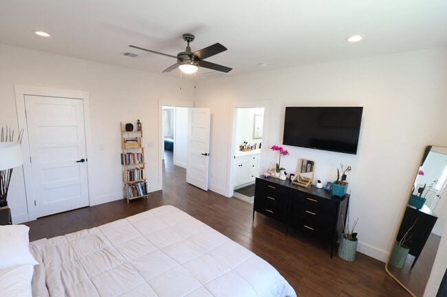 Building Photo - Newly Built Duplex!
