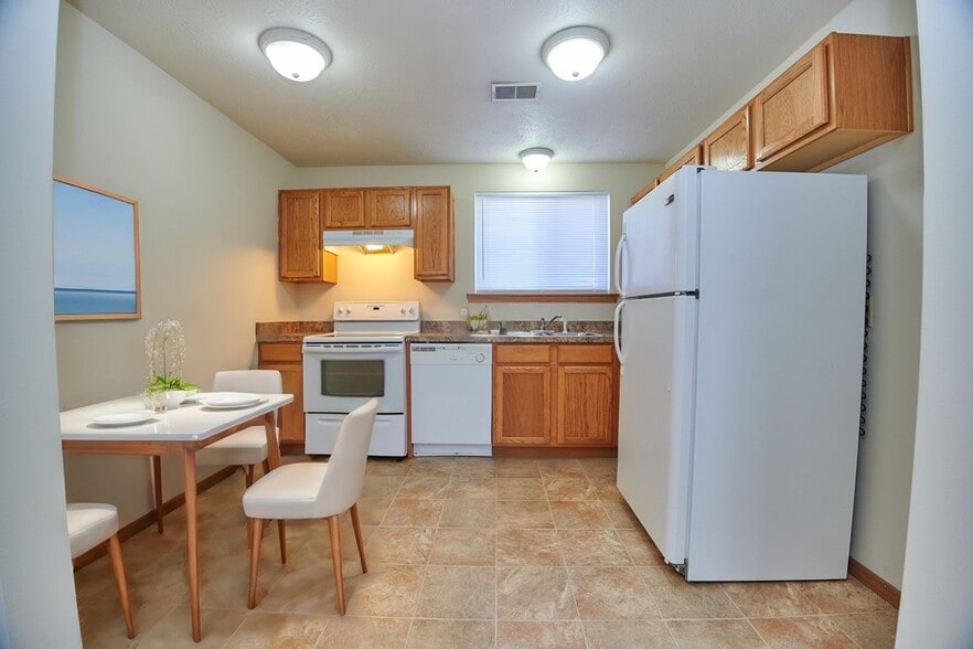 Building Photo - The Ridge Apartments & Townhomes