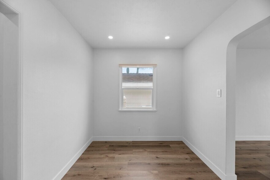 Building Photo - 1304 Corona St