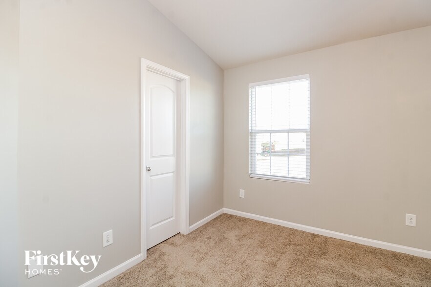 Building Photo - 151 Bedrock Ct