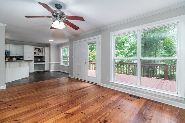 Building Photo - Beautiful 3 bedroom, in-law plan, Family Home in Martinez!  Walk to school!
