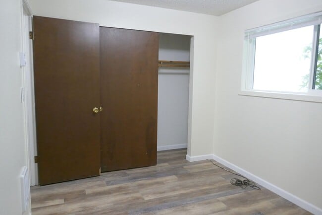 Building Photo - 3926 Grand Ave