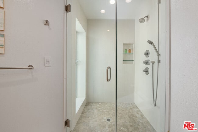 Building Photo - 843 17th St