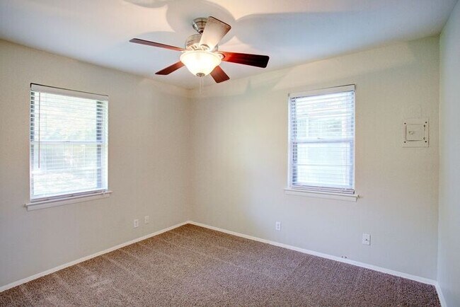 Building Photo - 3 Bedroom Arlington Park Home for Lease