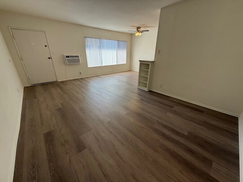 Building Photo - 21809 Lanark St