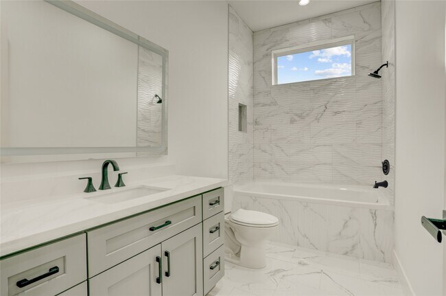 Building Photo - 6814 Hartland St