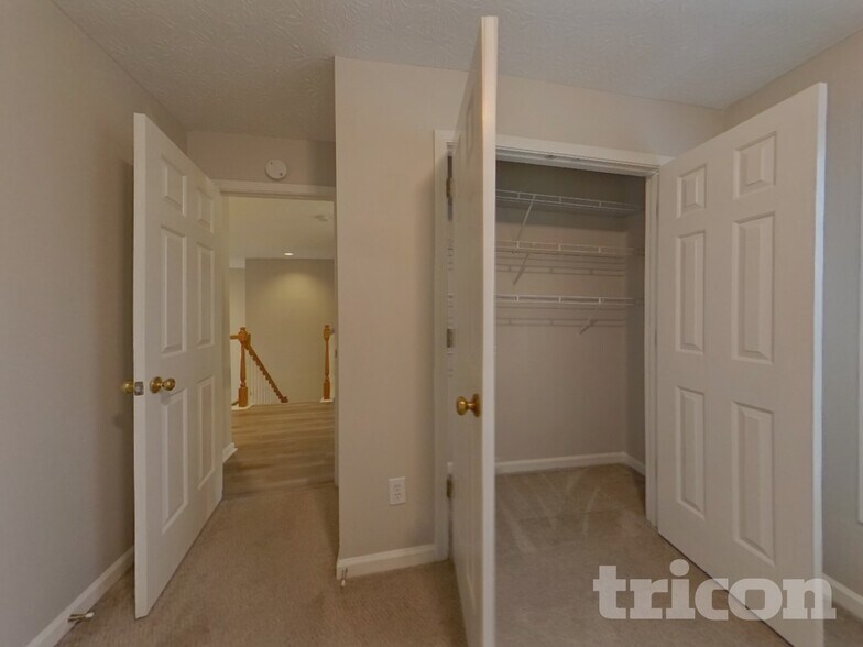 Building Photo - 2440 Lunetta Ln