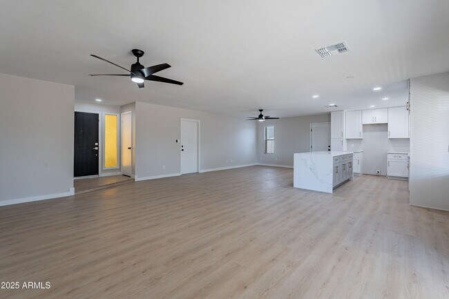 Building Photo - 2839 W Villa Maria Dr