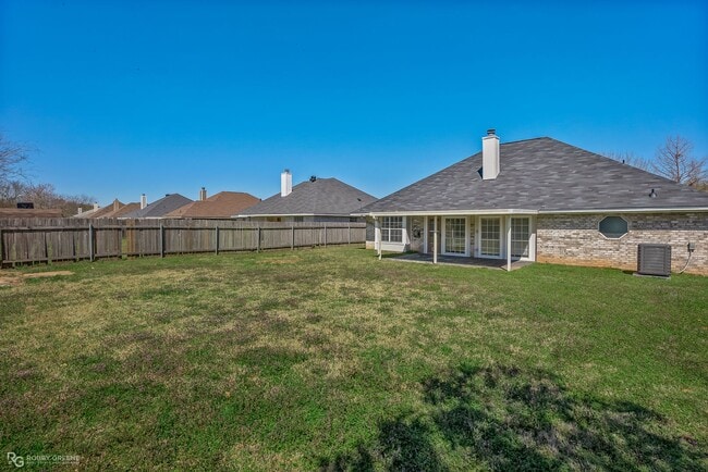 Building Photo - Beautiful South Bossier Southgate Estates ...