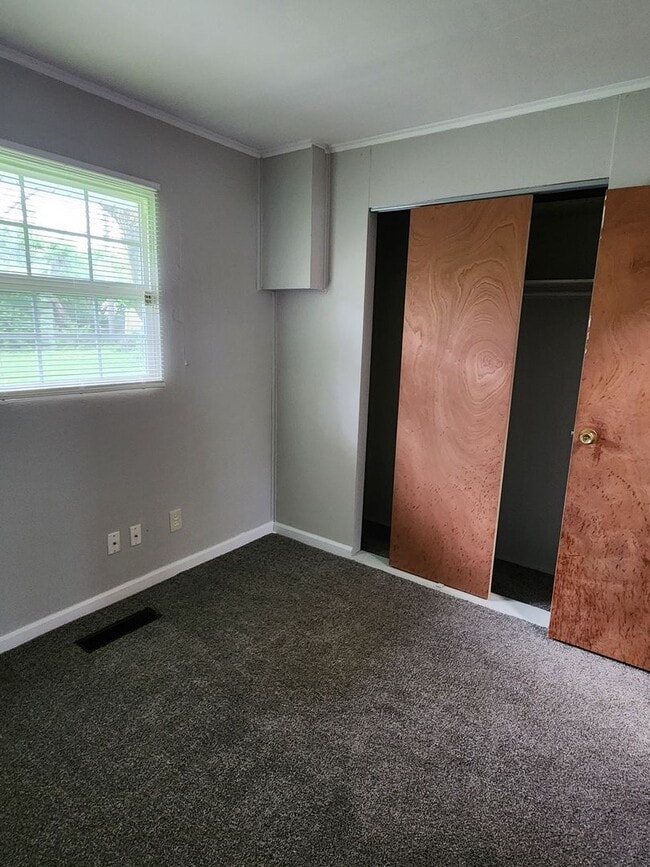 Building Photo - 3 Bedroom Home