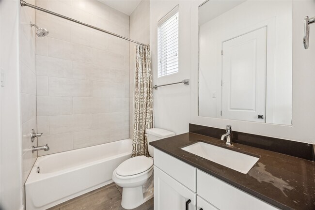 Building Photo - 1812 W Webster St