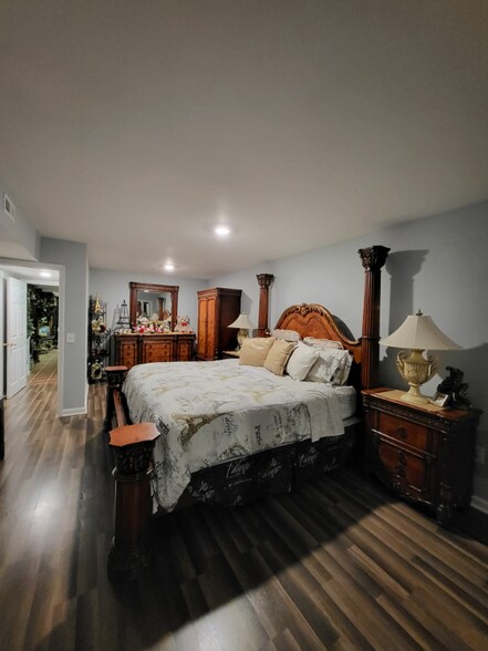 Building Photo - 9189 Lees Ridge Rd