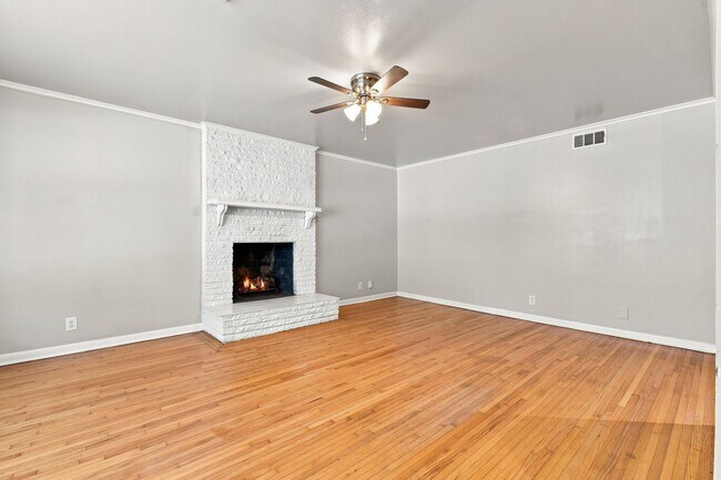 Building Photo - 6624 E 27th Pl