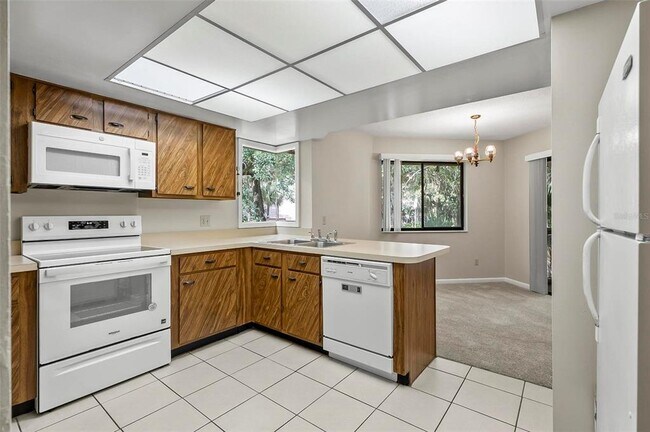 Building Photo - 14 Oakmont Ct