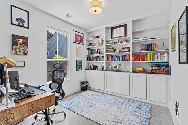 Building Photo - Spacious East Austin Home for Rent