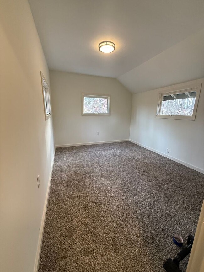 Building Photo - One Bedroom House W/2 Car detached Garage- located in Upper Bucks County