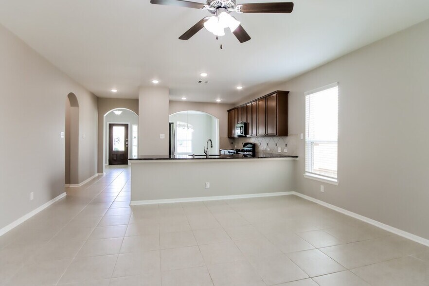 Building Photo - 614 Companion Dr