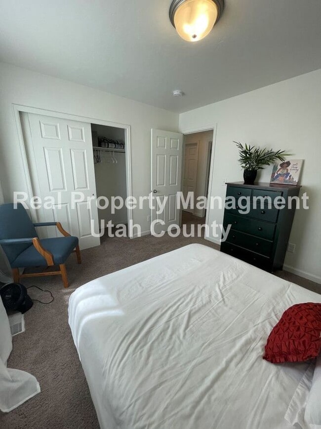 Building Photo - 290 N 1630 W