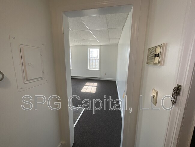 Building Photo - 5 Center Square