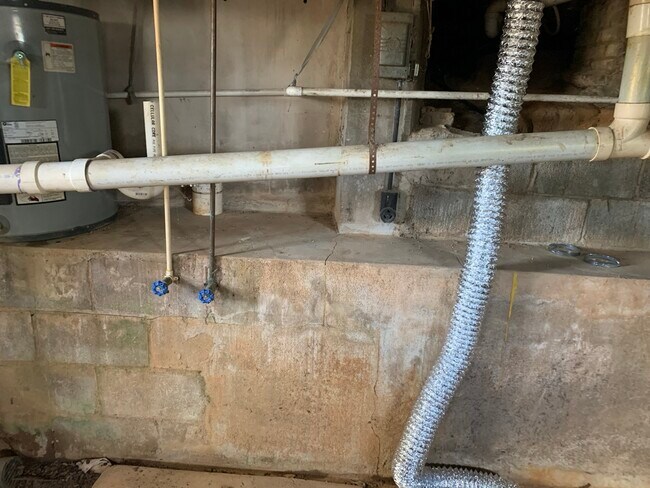 Building Photo - 2751 Lail Rd