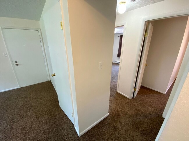 Building Photo - 810 Mary Anne Dr