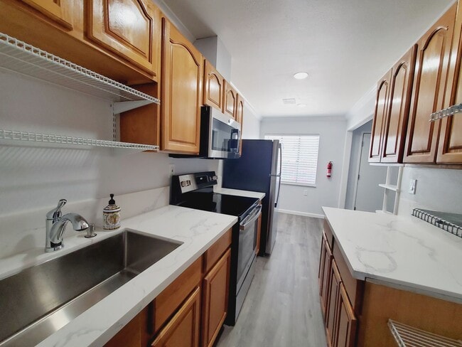 Building Photo - Ground floor One bedroom with Private Patio