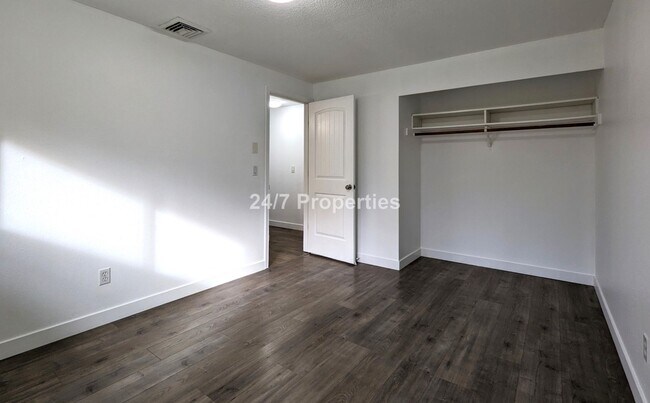 Building Photo - Charming 3 BD | 1 BA Home w/ Large Backyar...