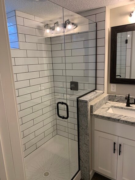 Master bath - 3100 W 55th St