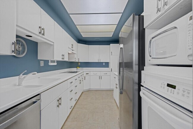 Building Photo - 910 Island Dr