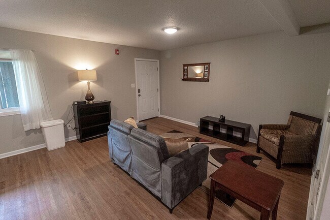 Building Photo - 105 N Garth Ave