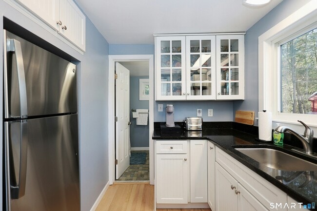 Building Photo - 6 Indian Ave