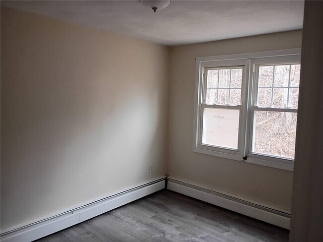 Building Photo - 12 Monson St