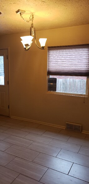 Building Photo - 1842 NE 48th St