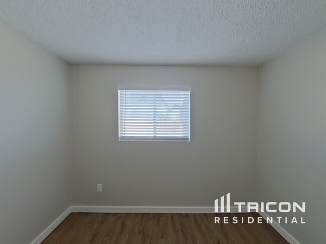 Building Photo - 14033 N 61st Ave