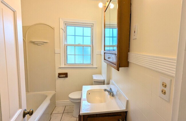 Building Photo - 1383 Montague Ave