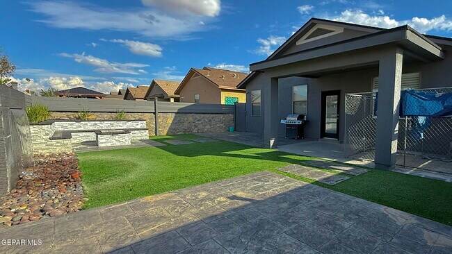 Building Photo - 13139 Saker Dr