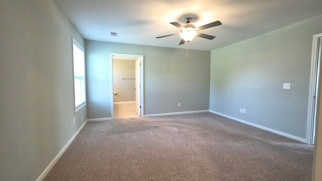 Building Photo - 588 Brushwood Dr