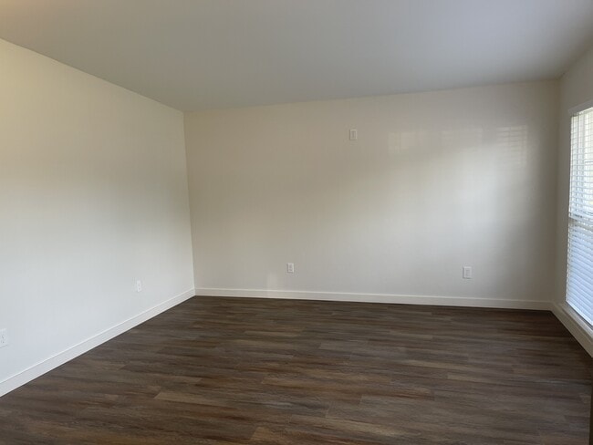 Building Photo - 1210 E Monroe Dr