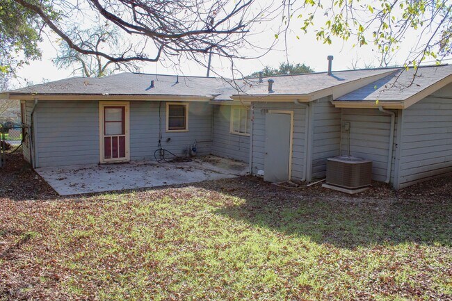 Building Photo - 3 BEDROOM WILSHIRE
