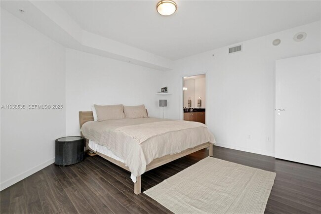 Building Photo - 300 S Biscayne Blvd